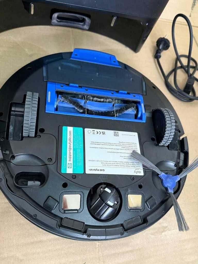 Robot sprzątający Eufy G40 Hybrid+ czarny.