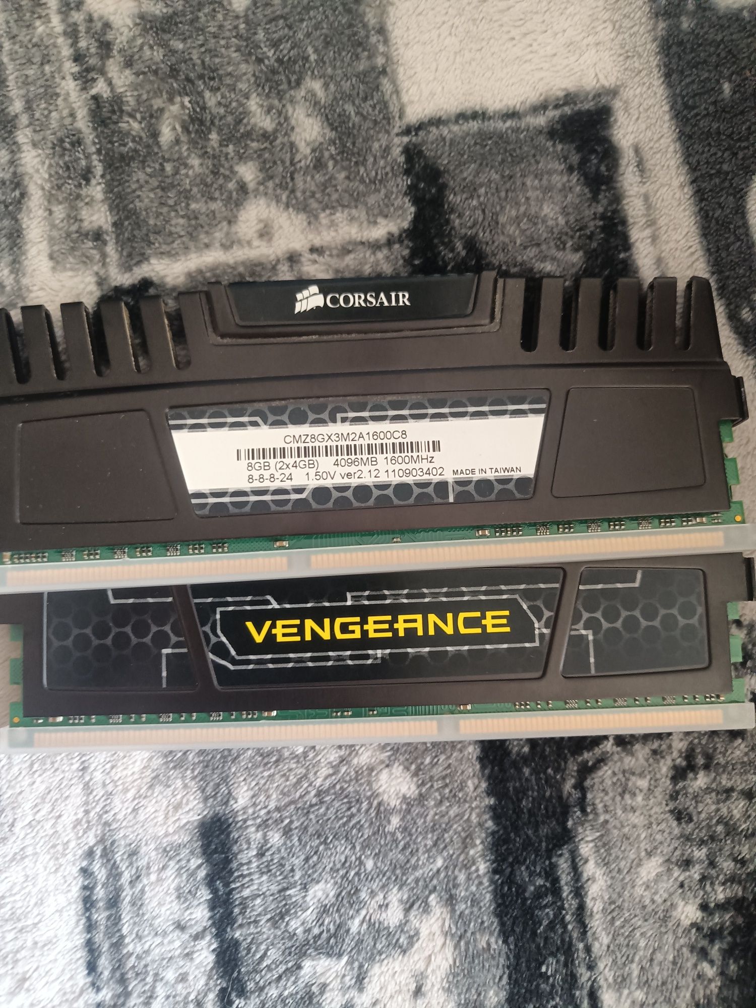 Płyta główna i Giga Ramy 8 ddr3