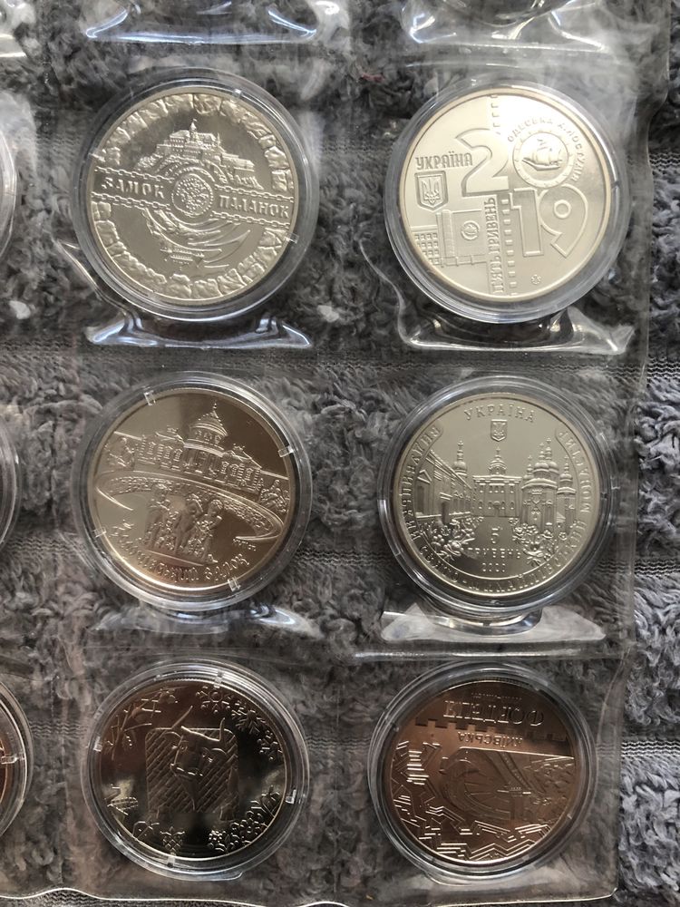 Монети України...
