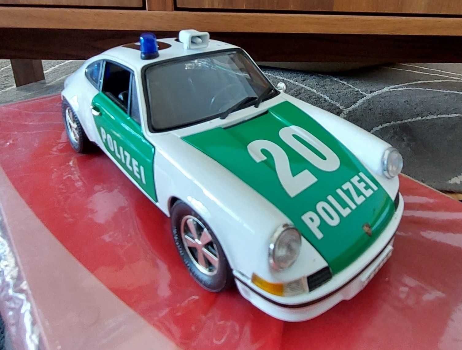 Porsche 911 2.4L German Police Version 1972 (Universal Hobbies 1:18)