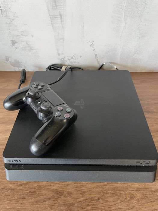 Play Station 4 Slim