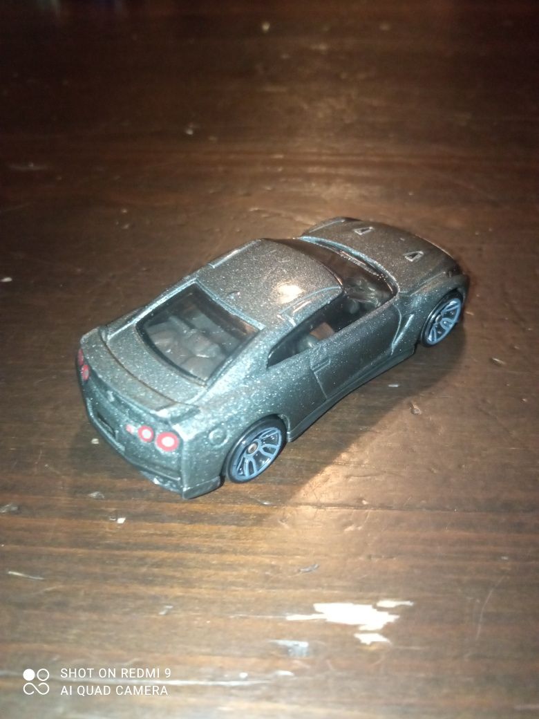 Nissan GT-R R35 hot wheels szary