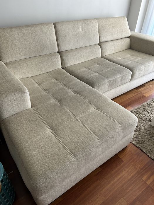 Sofá com chaise longue