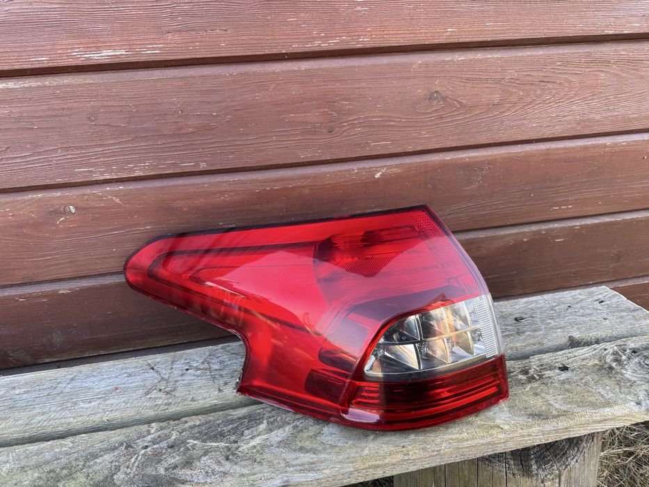 Lampa tylna lewa Citroen c5 kombi 10-12rok