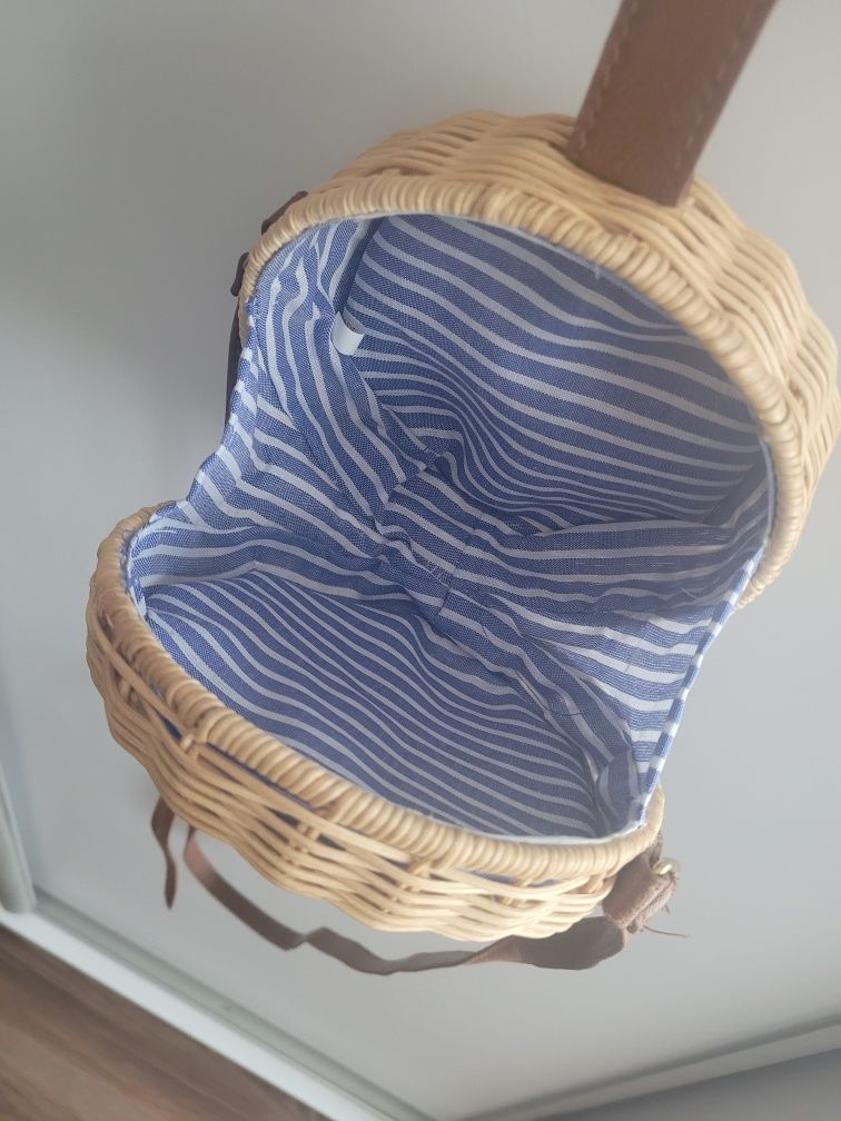 Torebka wiklinowa okrągła koszyk boho na pasku na ramię zapinana