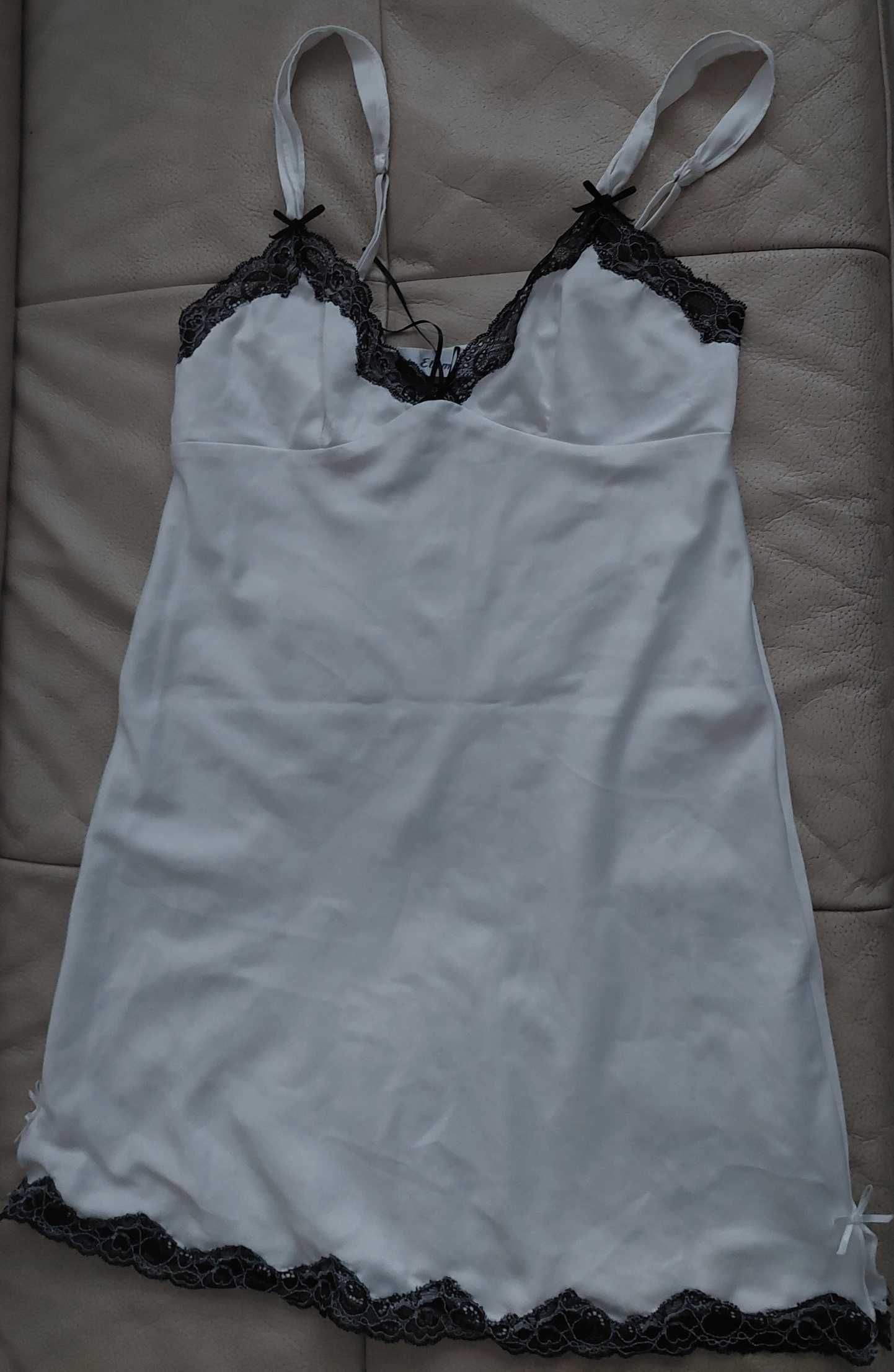 Etam; biała zmysłowa koszulka do spania z czarną koronką, roz. 34
