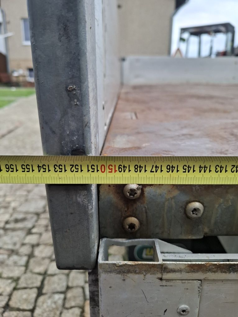 Przyczepka z kiprem, wywrotem. Unsinn.
