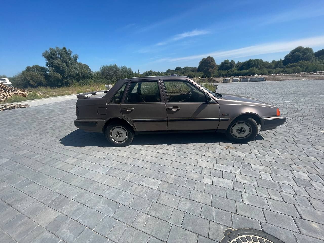 Продається Volvo 460 1991