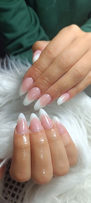 Unhas de gel, verniz de gel e acrigel,manicure e pedicure