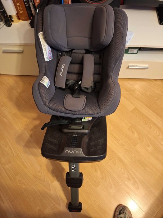 Fotelik dzieciecy obrotowy