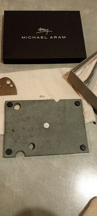 Доска кухонная  Michael Aram и нож для сыра