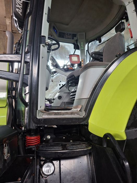 Сільськогосподарське підприємство продає трактор Claas Axion 950