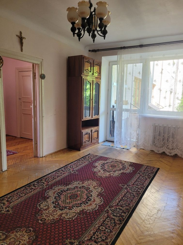 Продам 2 км.кв.в самому серці міста по вул.Незалежності (гот.Надія)
