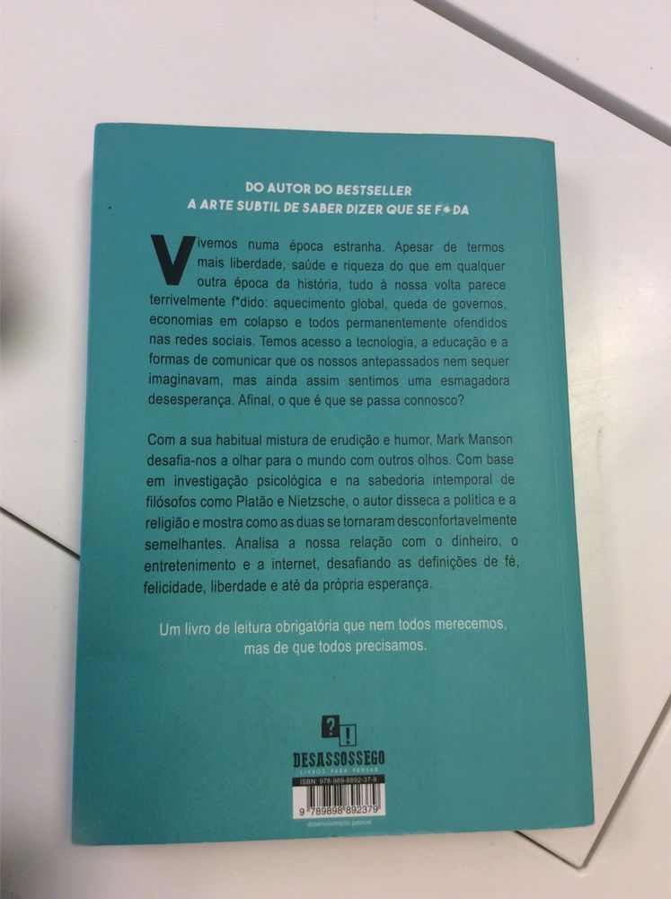 Livro "ESTÁ TUDO F0DIDO"