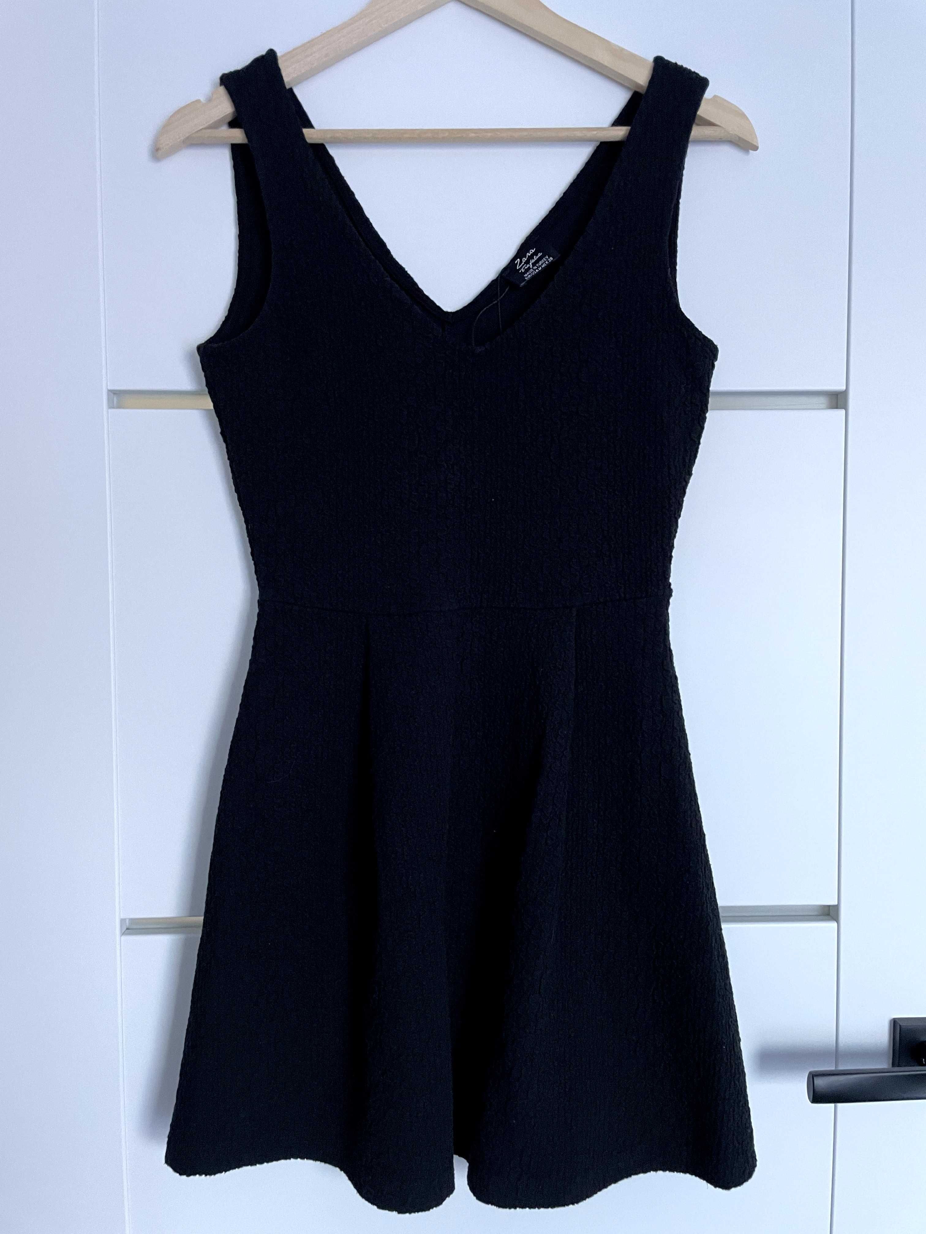 Rozkloszowana sukienka mini Zara
