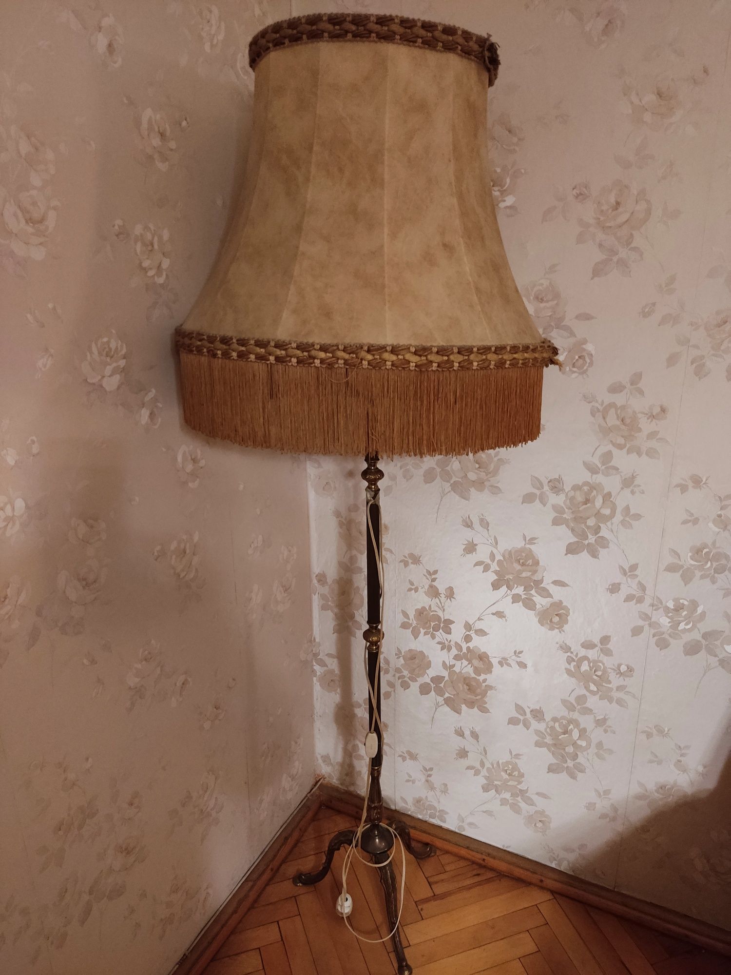 Lampa stojąca mosiężna