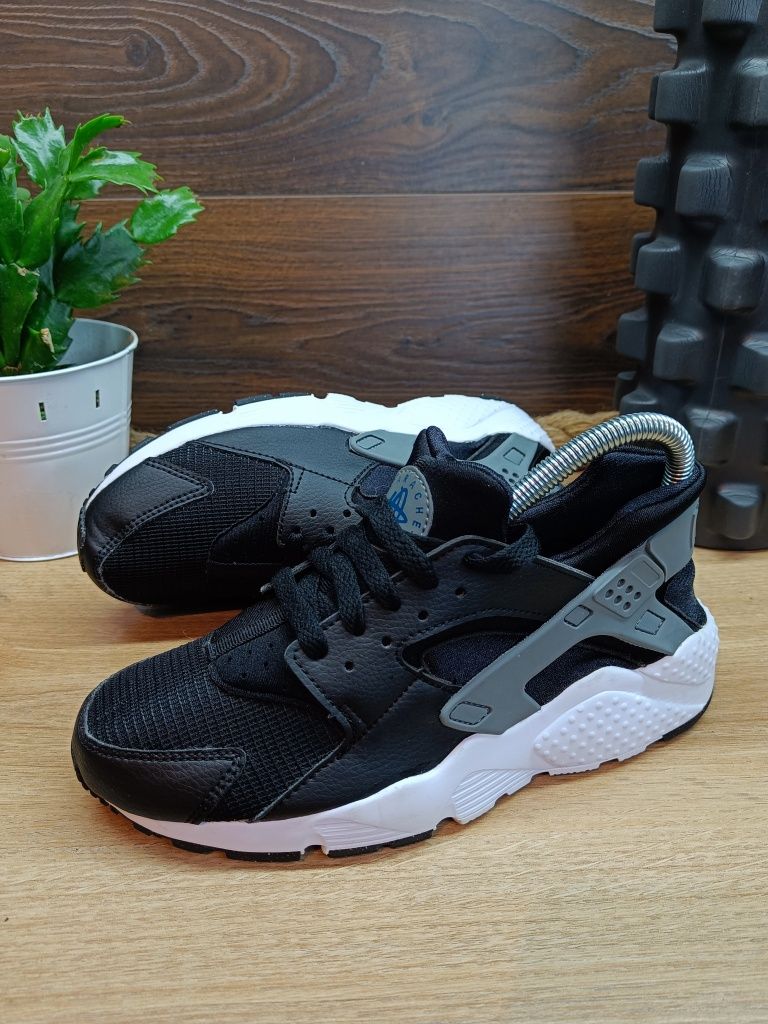 Czarne damskie / dziecięce buty sportowe sneakersy Nike Air Huarache