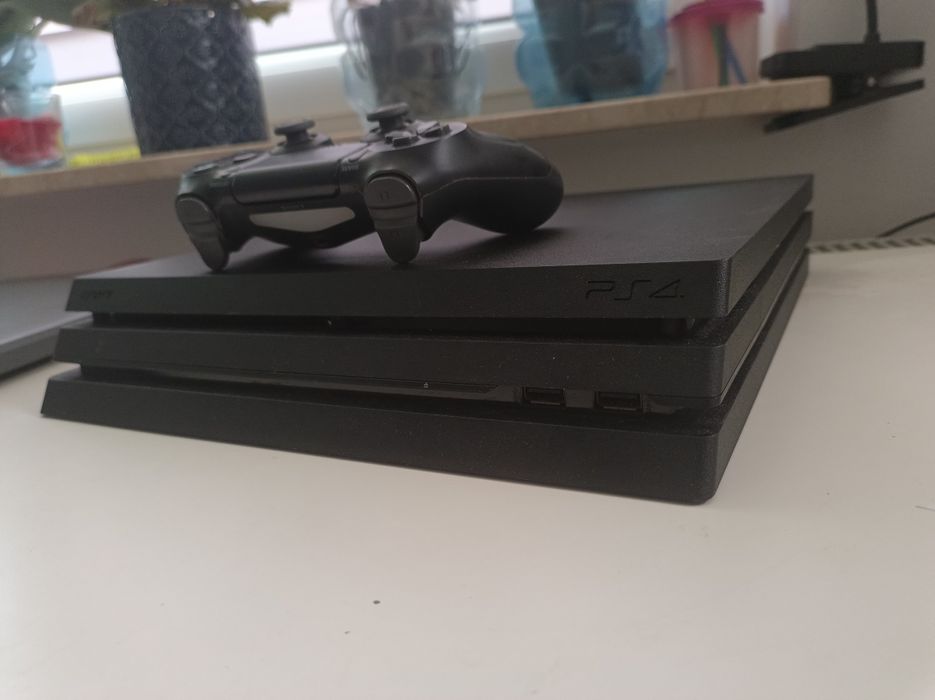 sprzedam ps 4 pro 1tb