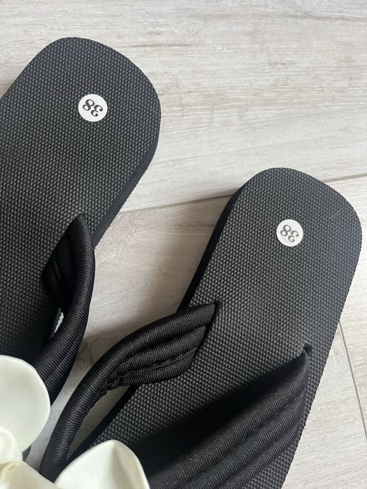 Japonki z ozdobną różą