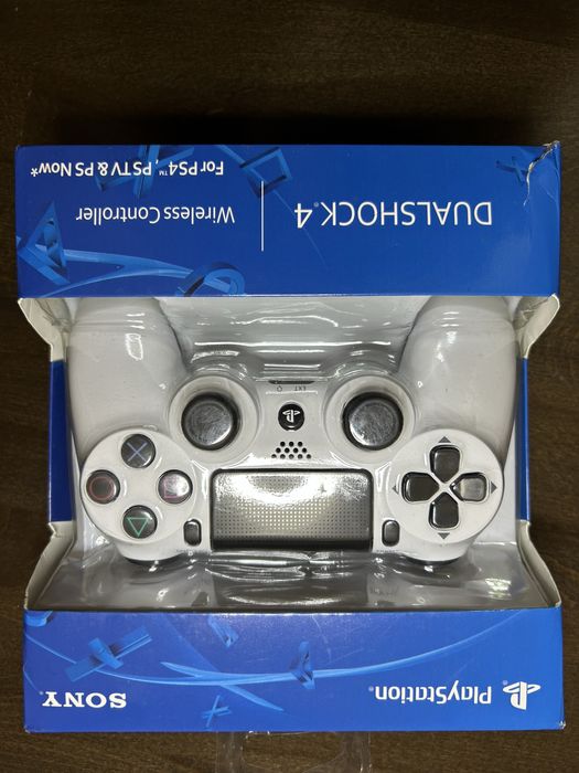 White Sony PlayStaton 4 DualShock 4 Controller PS4