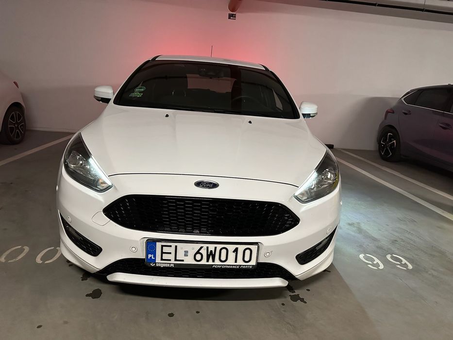 Ford Focus ST-Line 1.5 EcoBoost (niski przebieg)