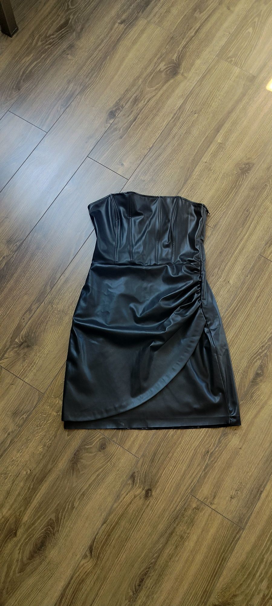 Czarna skóropodobna sukienka Zara L/40