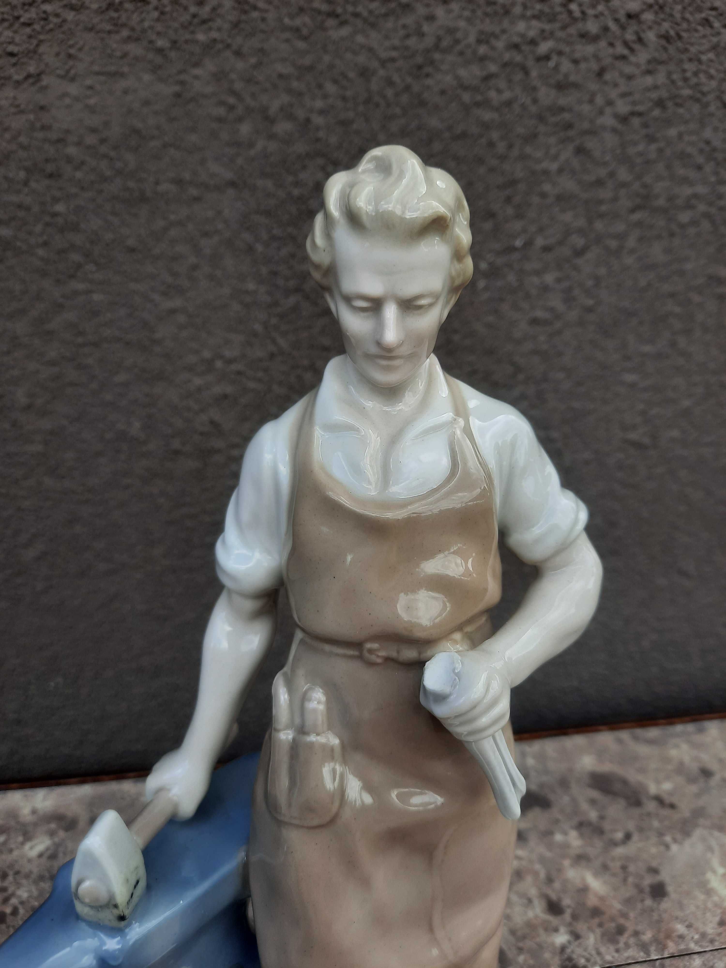 Stara porcelanowa figura kowal Scheidig Grafenthal