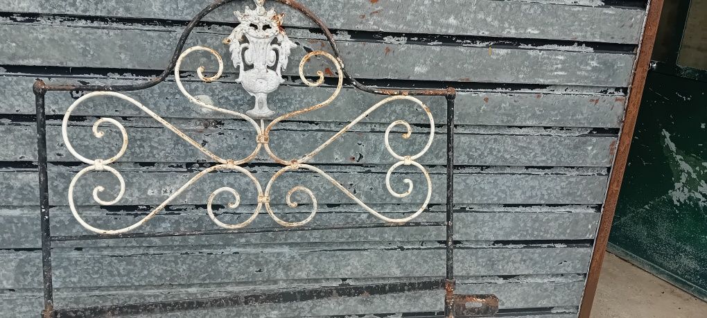Cabeceira de cama em ferro