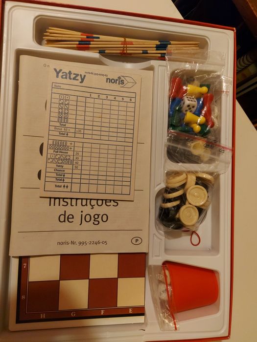 Tabuleiros/ caixas de jogos de mesa