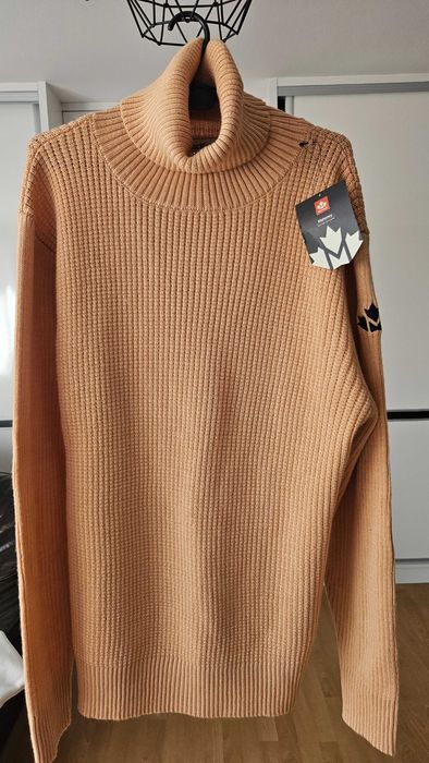 Sweter wełniany golf