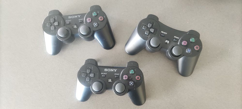 PS3 Slim 160GB + 3 comandos + jogos PS3