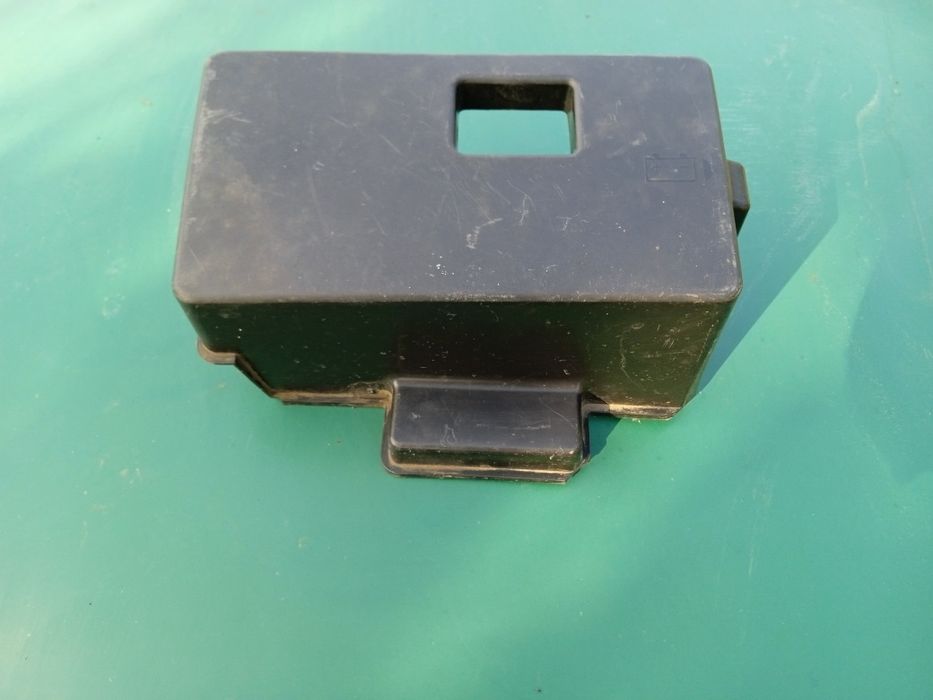 Кришка акумулятора Форд Фокус мк1