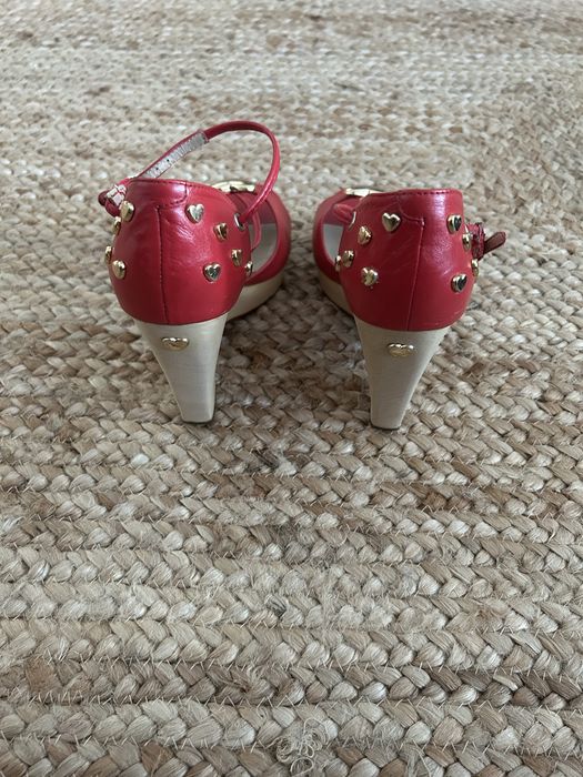 Sandalias Mochino vermelhas