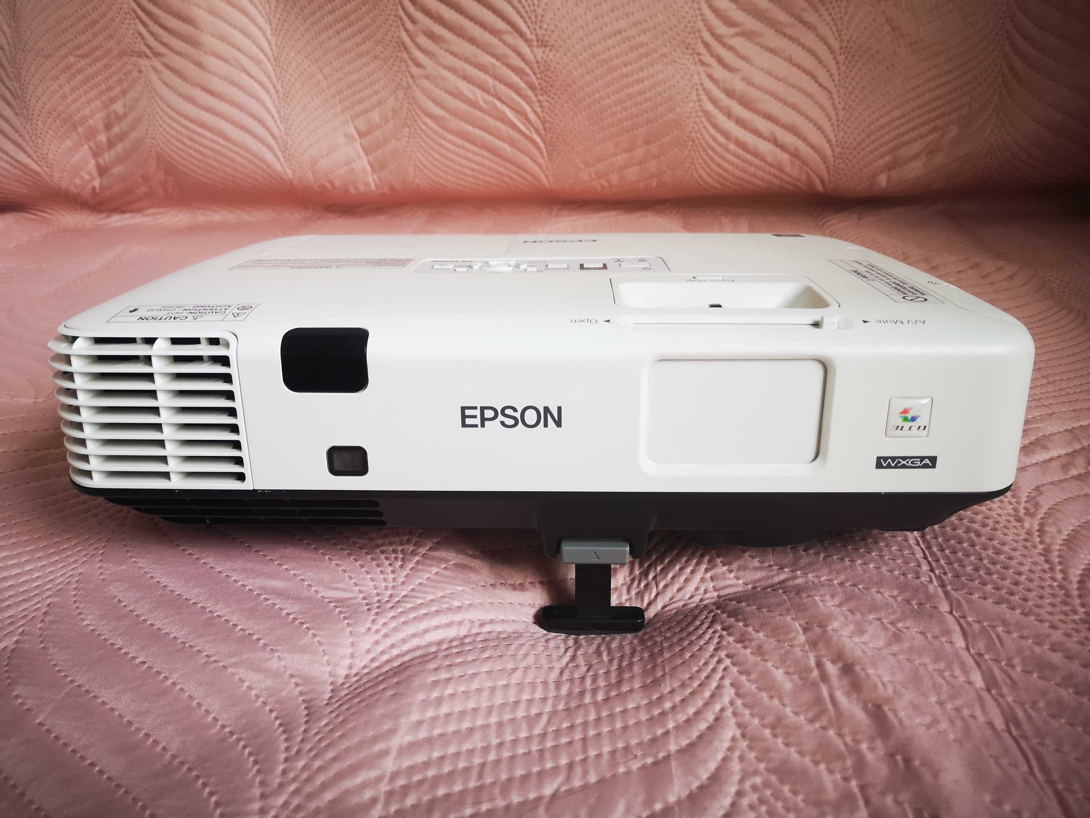 Projektor EPSON EB-1945W / WiFi / 4200 Lumen / HDMI / 321 godzin