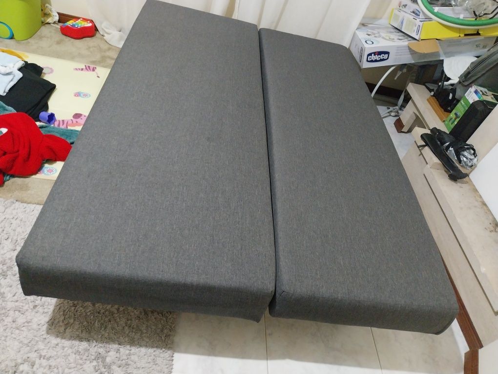 Sofá cama cinzento