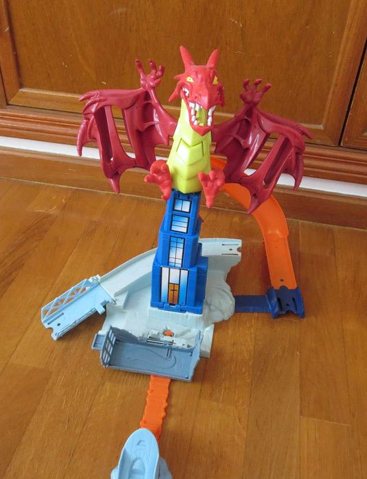 Pista Hot Wheels ( Dragão )