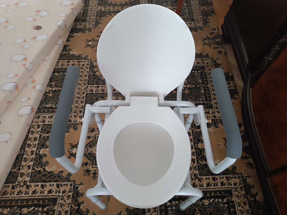 Toaleta przenośna dla osób niepełnosprawnych firmy Vermeiren