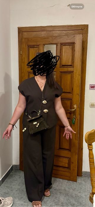 Продаю костюм шоколадного кольору.