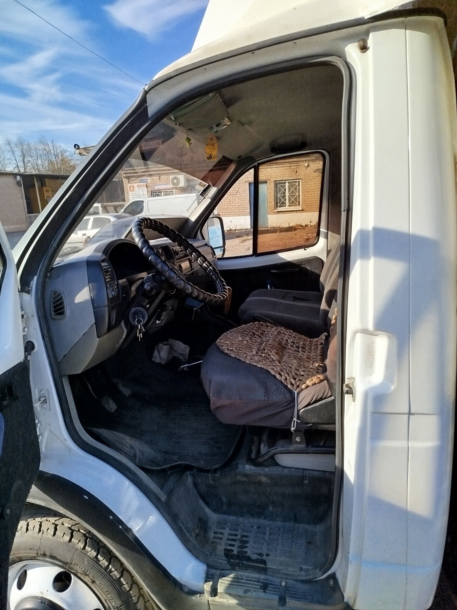 Продам газель бортовую 3302