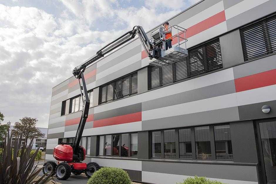 Podnośnik przegubowy koszowy nożycowy podest samojezdny zwyżka wynajem