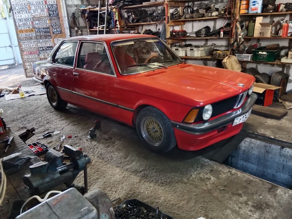 Запчастини Стойки полуосі ричаги ,рейка bmw e 21