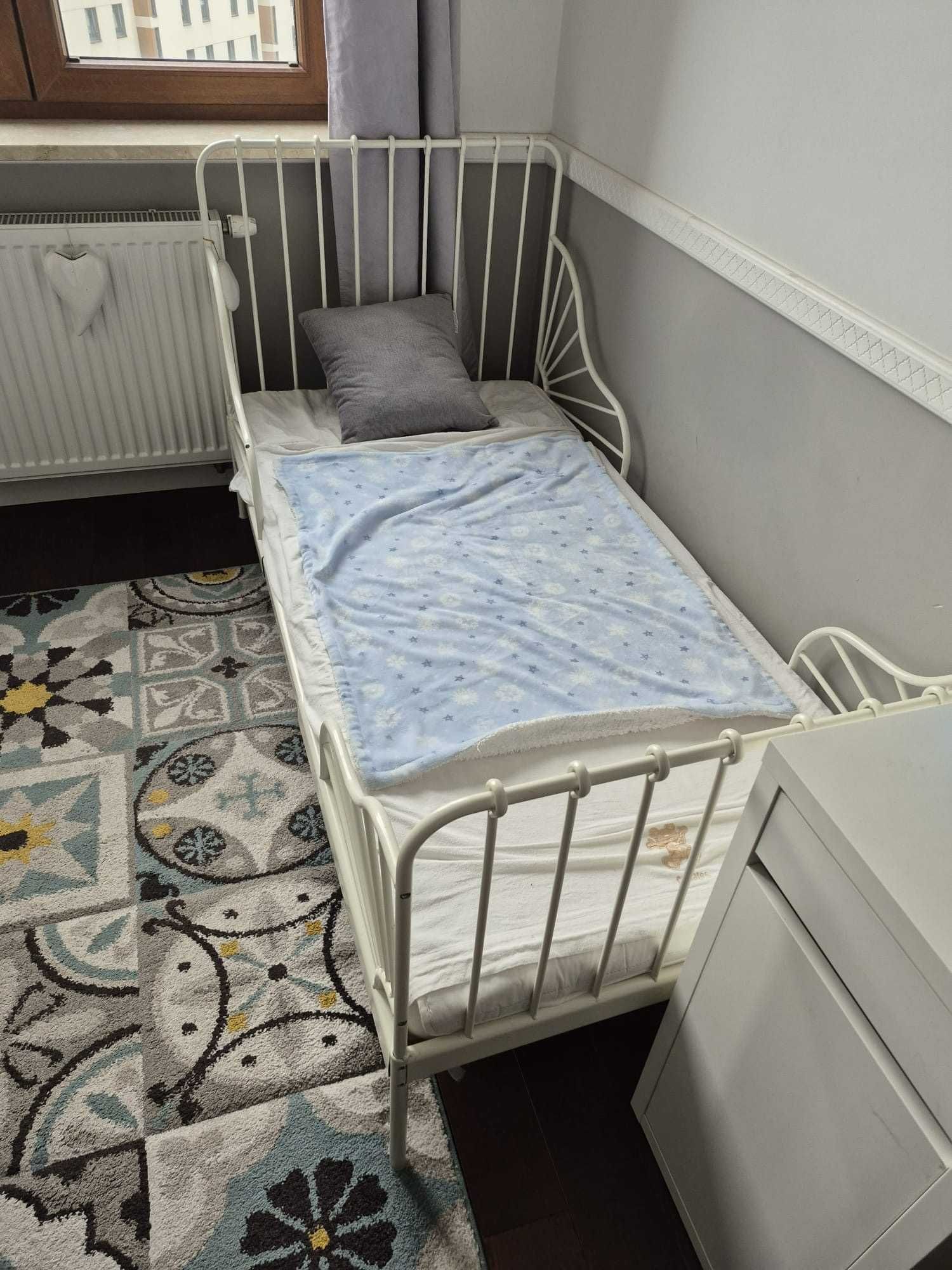 Pilnie sprzedam.Białe łóżko rozkładane białe IKEA MINNEN z materacem