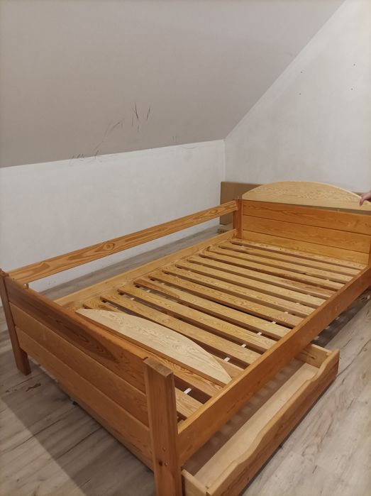 Łóżko drewniane 140/200 z materacem