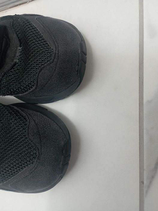 Кросівки Adidas у 32 розмірі