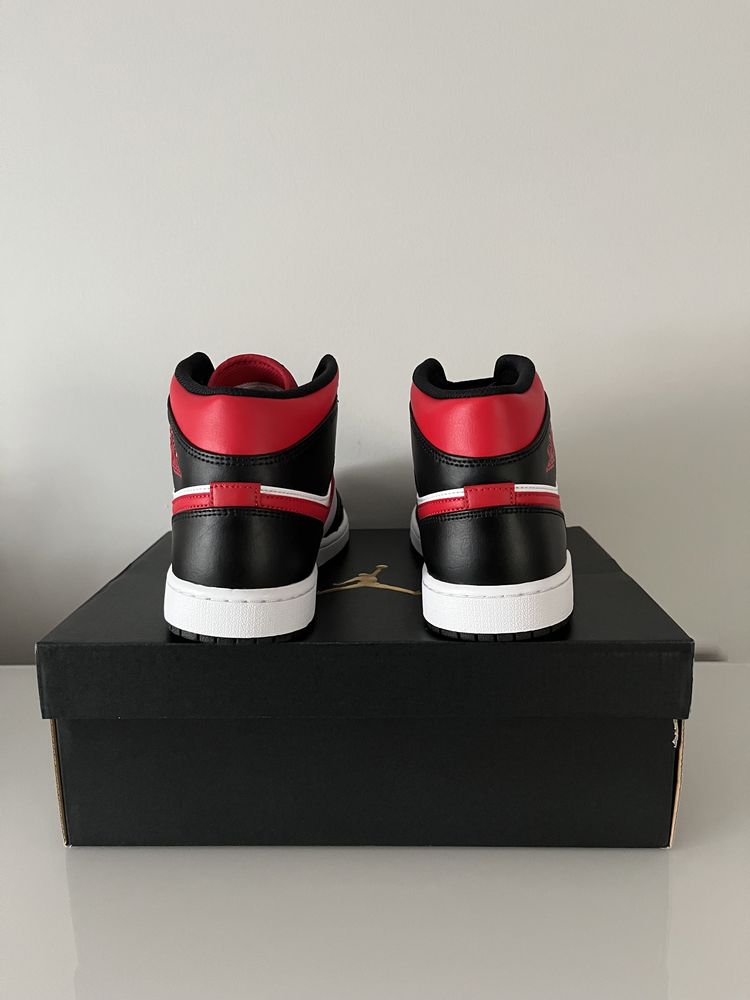 Air Jordan 1 Mid White Black Red (2022)