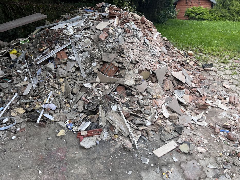 Transport Wywoz wyburzamy ścianki  gruz Oproznianie  utylizacja expres