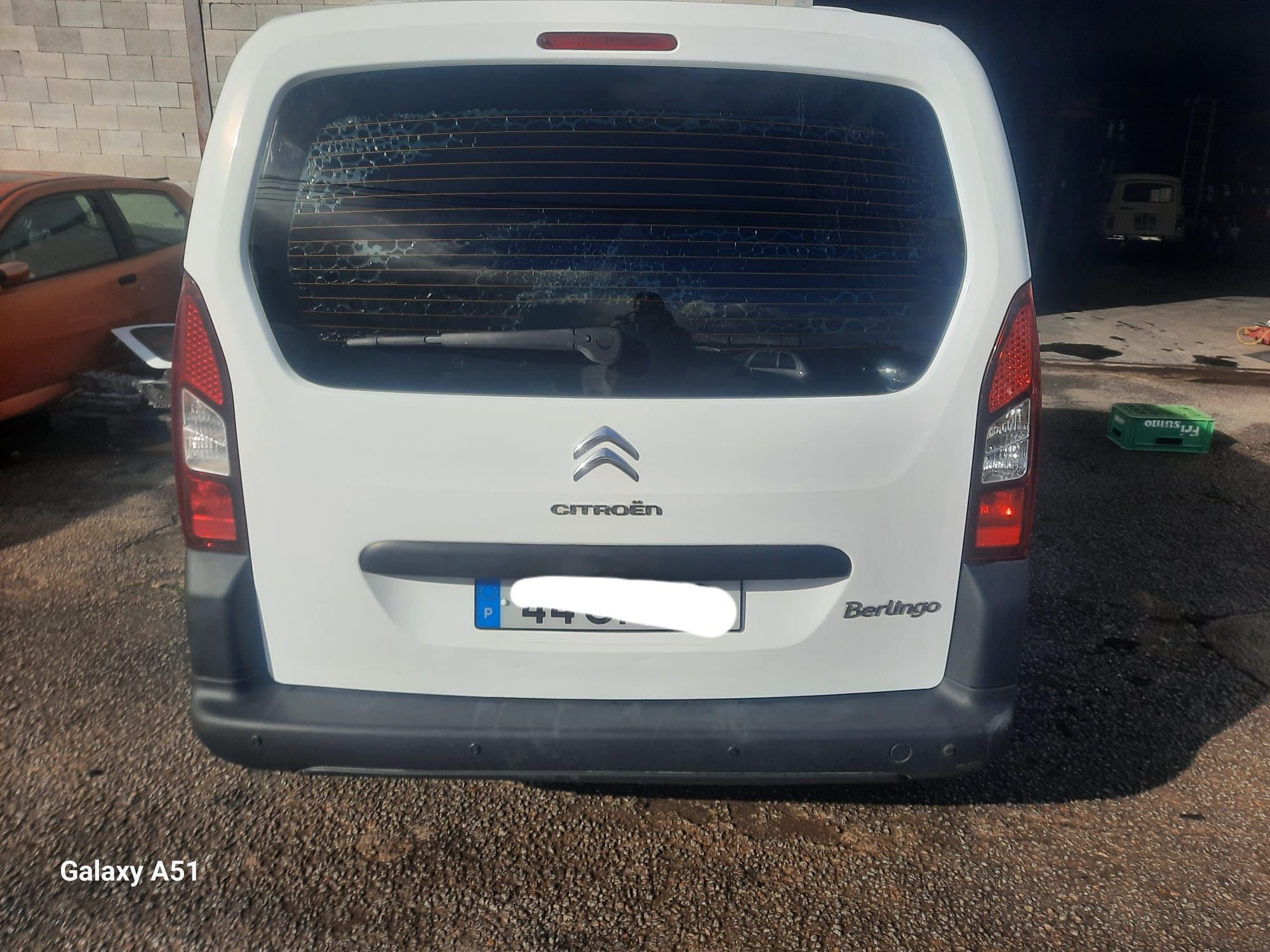 Citroën Berlingo 1.6hdi de 2014 fibrada de 3 lugares