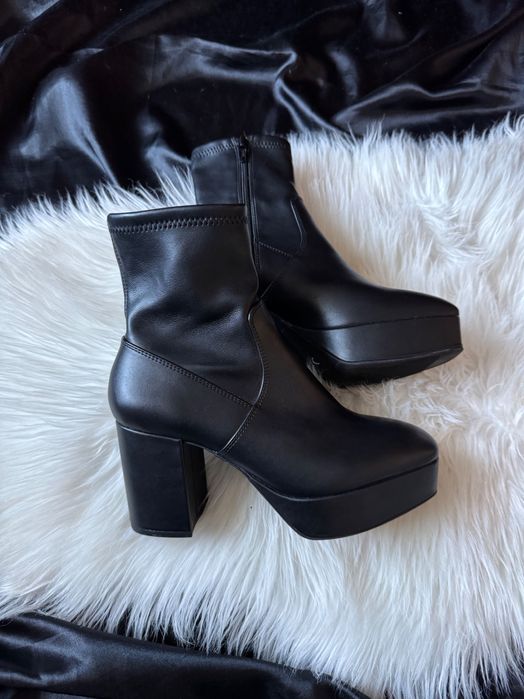 Жіночі стильні ботильйони