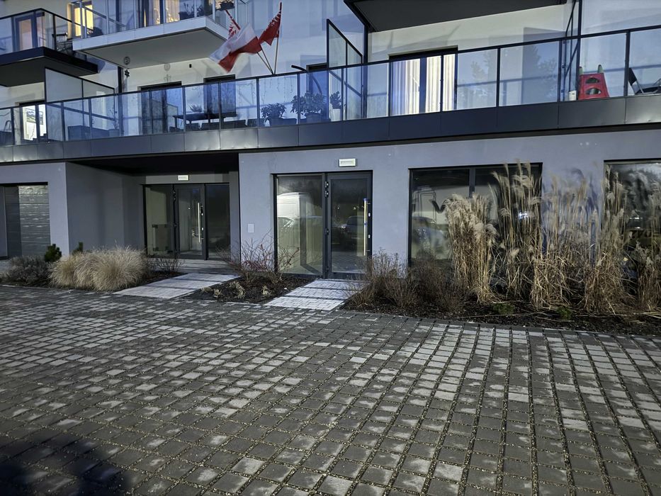 Mały Lokal Usługowy Kobylniki k/Poznania przy S11 kosmetyczka/biuro