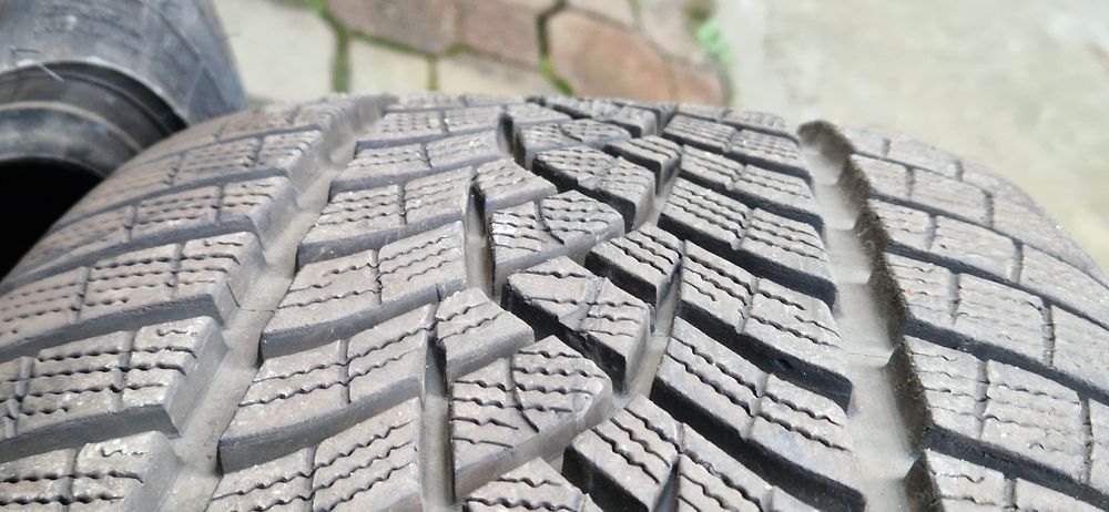 275/45 R20 110V Goodyear ultragrip performance plus 2x7,5 i 2x8,5mm